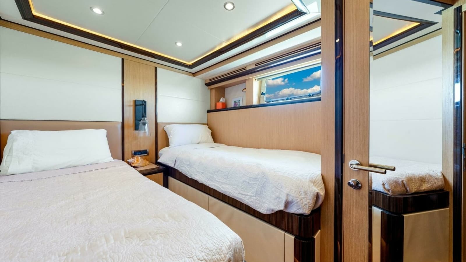 2010 83 Ocean Alexander Motor Yacht 'Relentless'