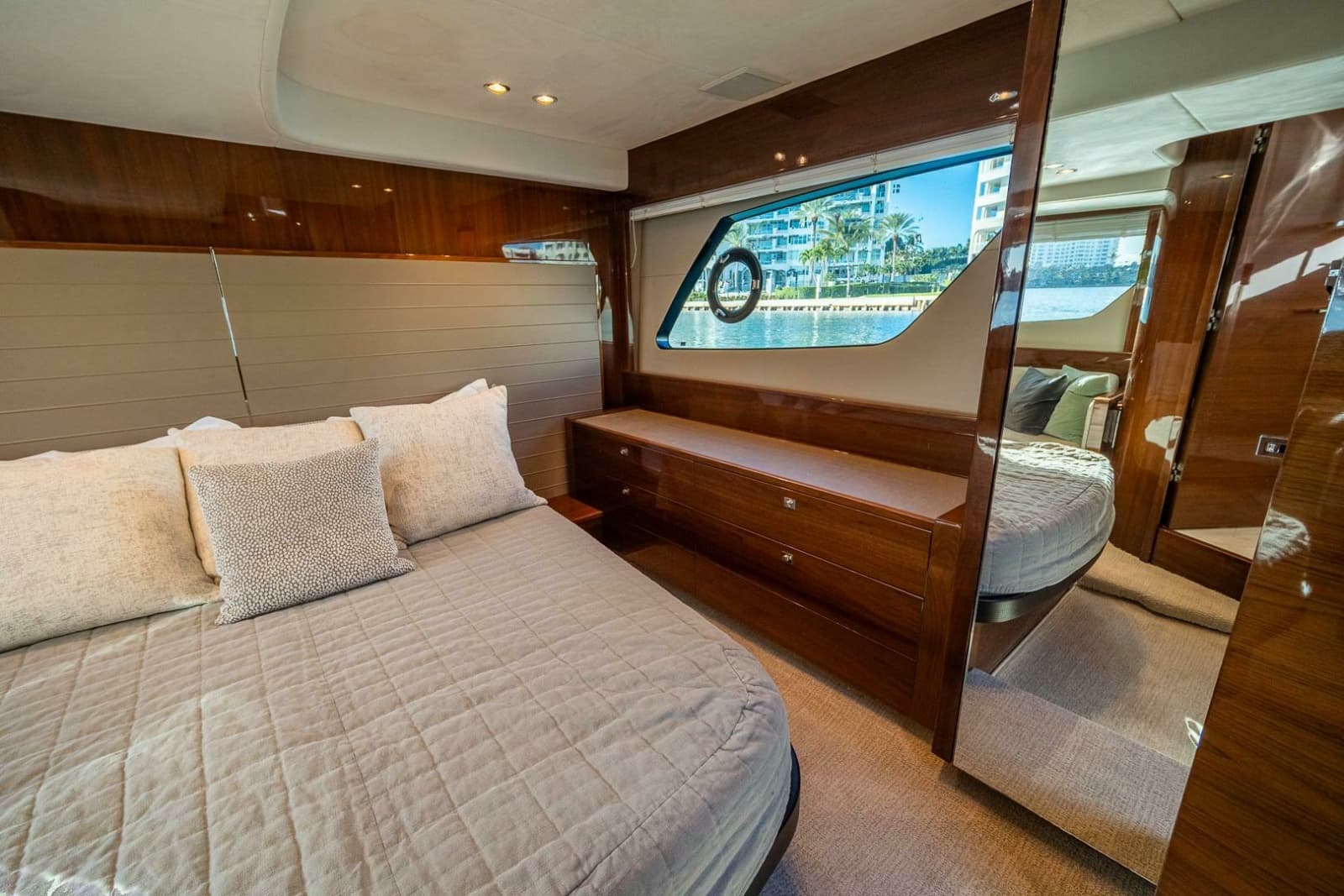 2016 Princess V48
