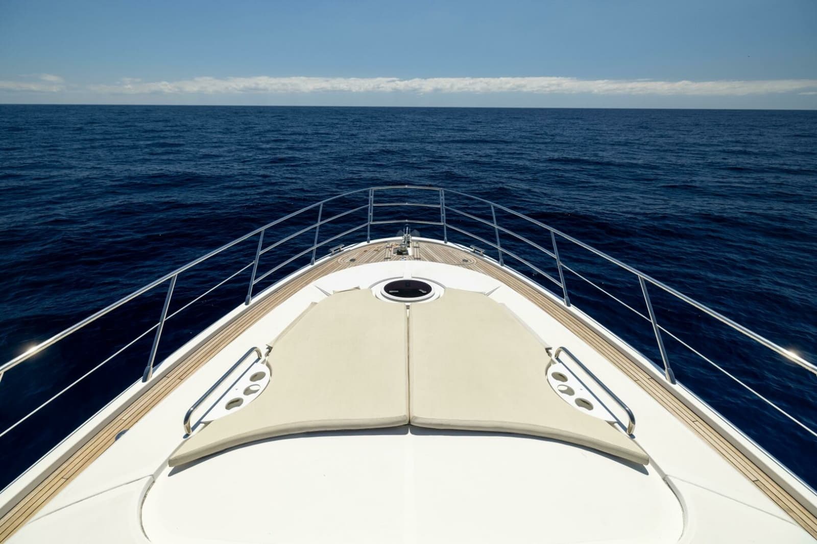 Azimut 64 A/Sea - Exterior Bow