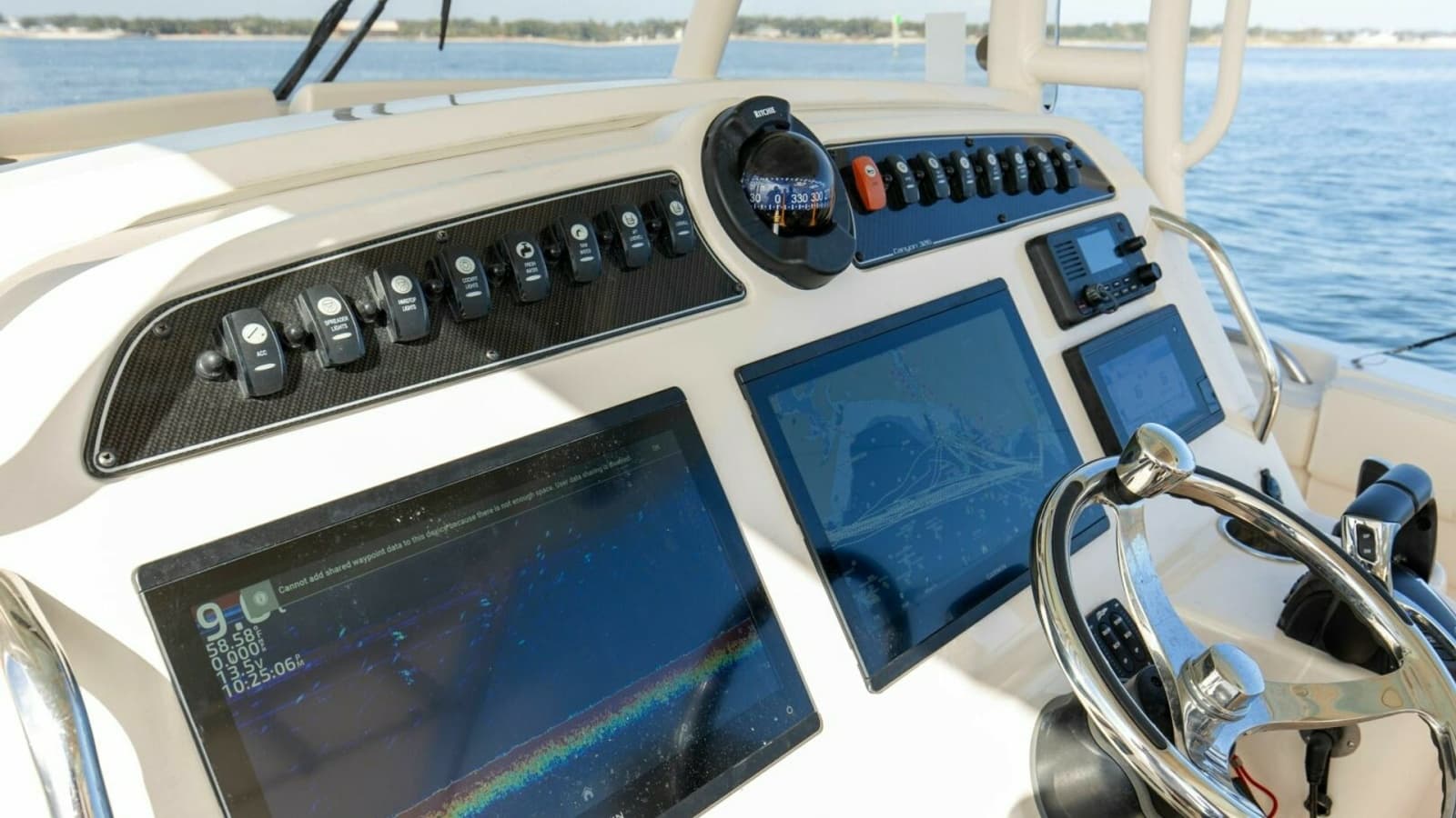 2022 32 Grady White Canyon 326 Electronics (2)
