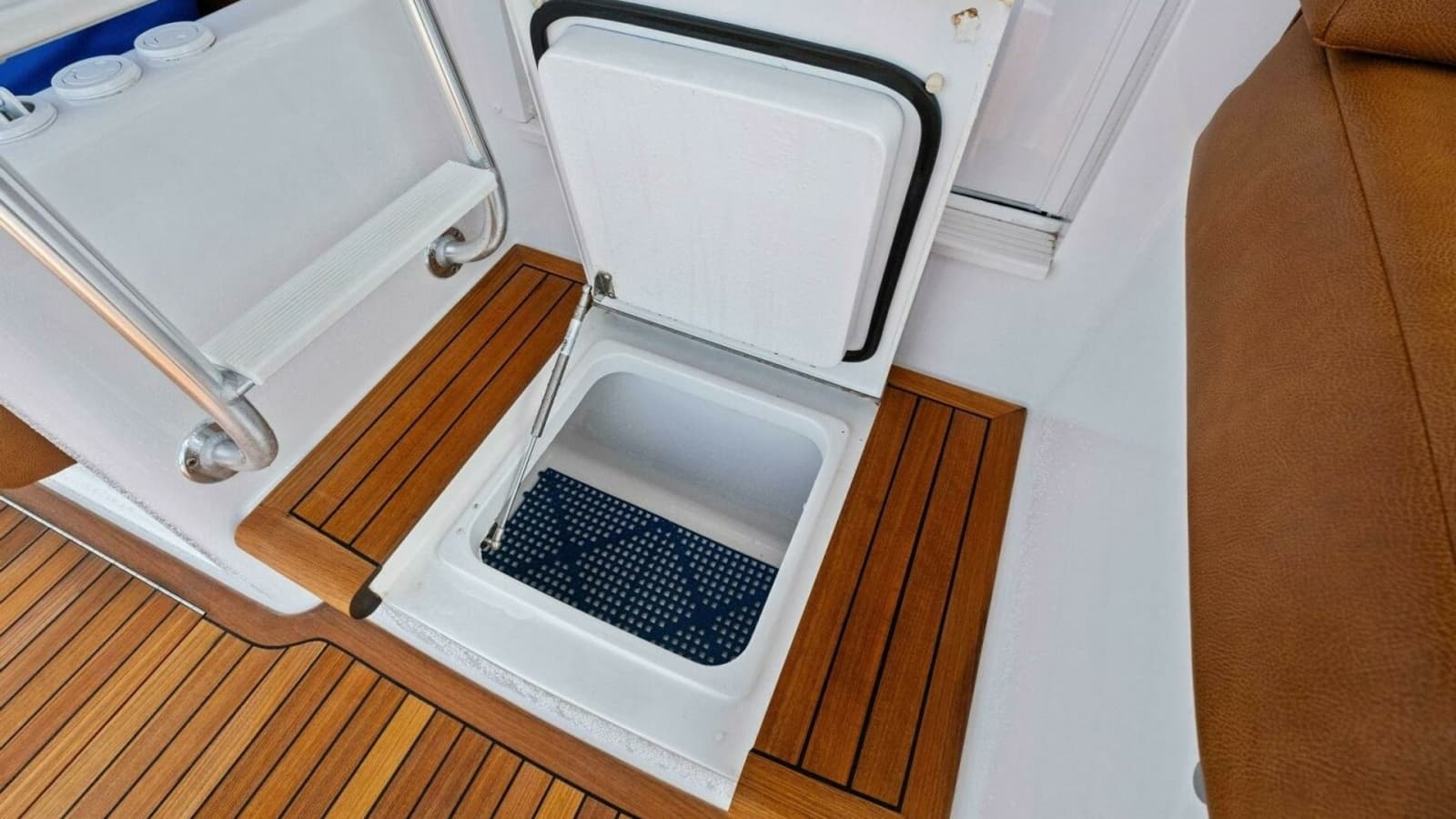 2012 82 Viking Convertible - Lady Di