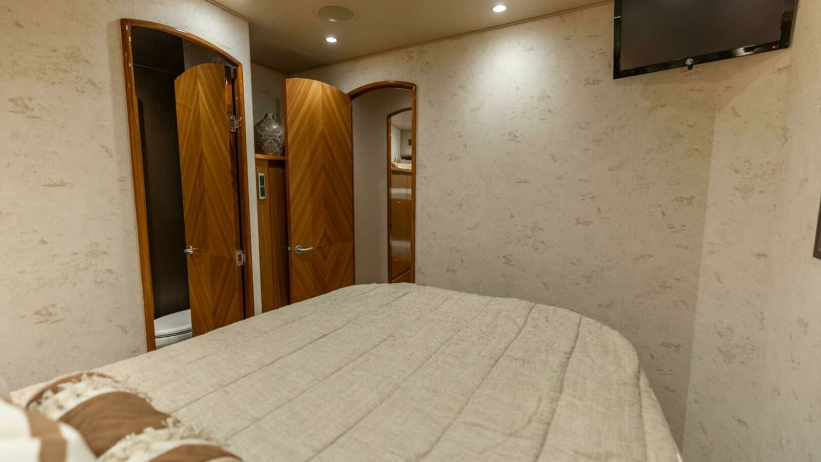 2013 Viking 76 Convertible- REEL FIRE- Port VIP Stateroom