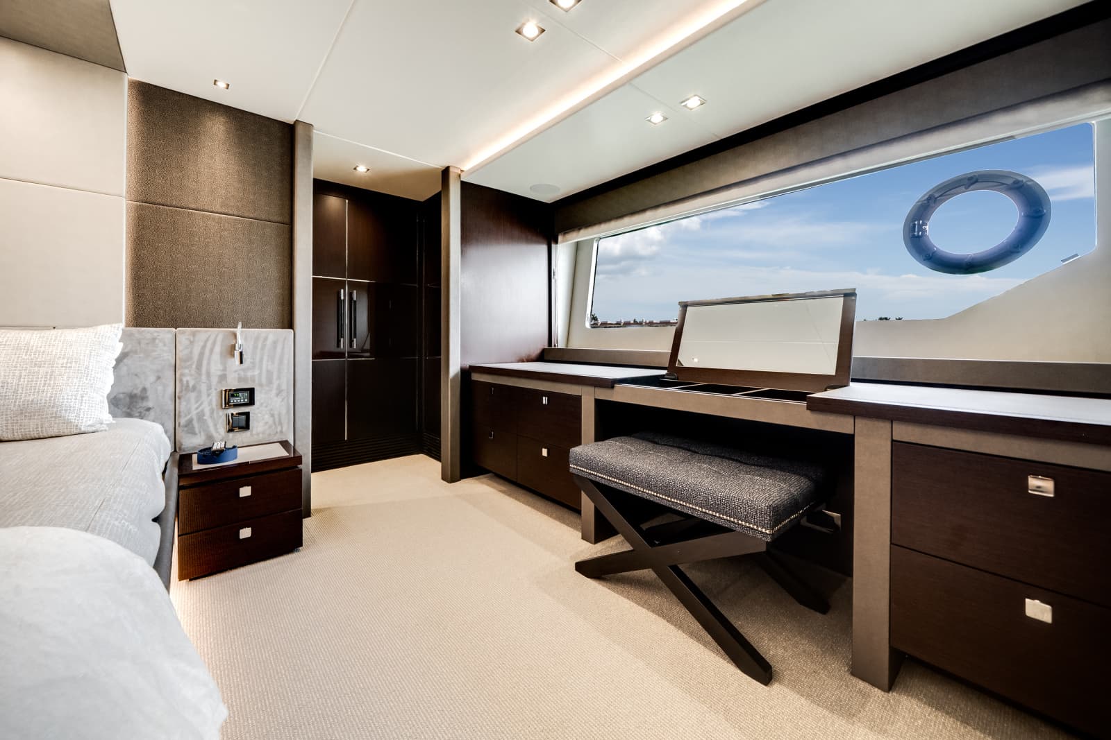 2019 Sunseeker 76 Flybridge