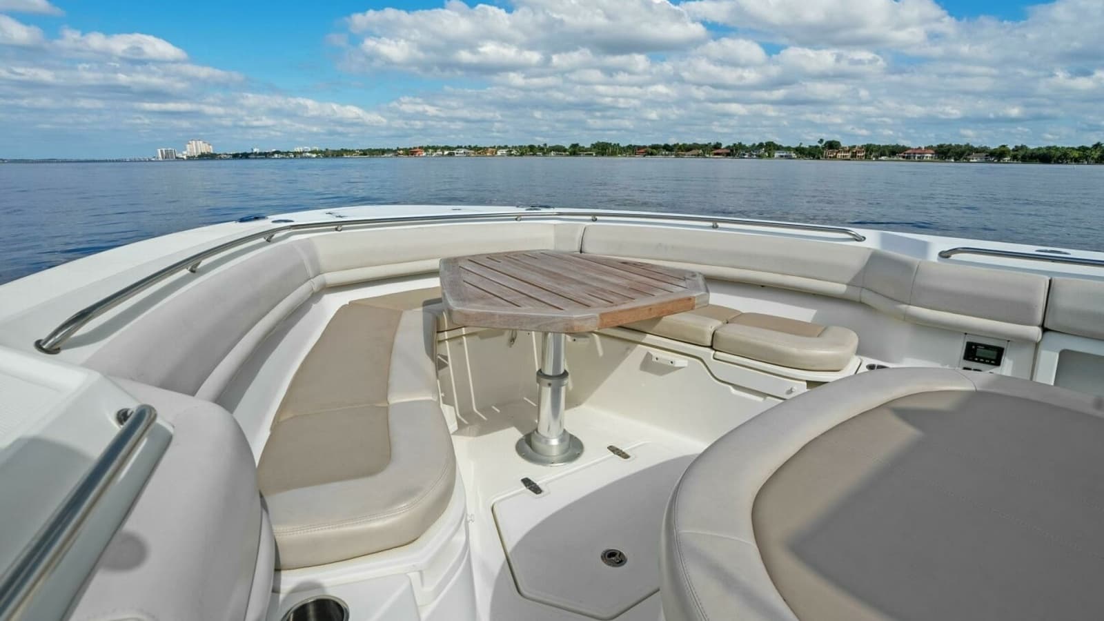 2019 Boston Whaler 380 Outrage 'Lima Kilo' - Bow