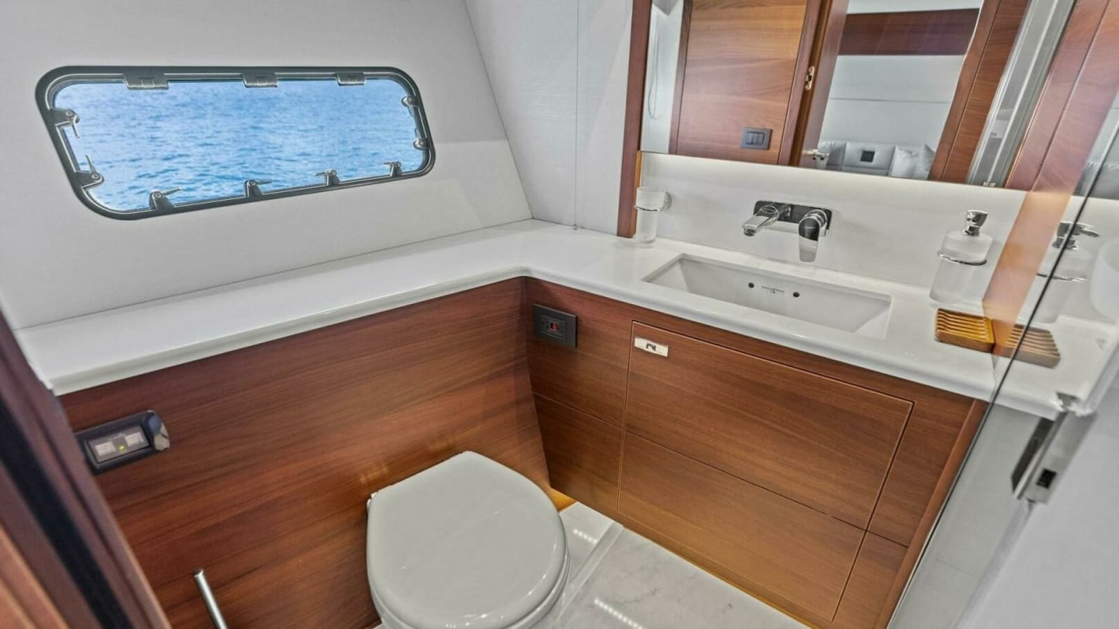2018 Princess Y75 Motor Yacht
