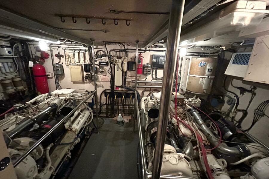 1991 Hatteras Cockpit Motor Yacht