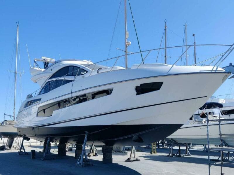2015 Sunseeker Sport Yacht 68