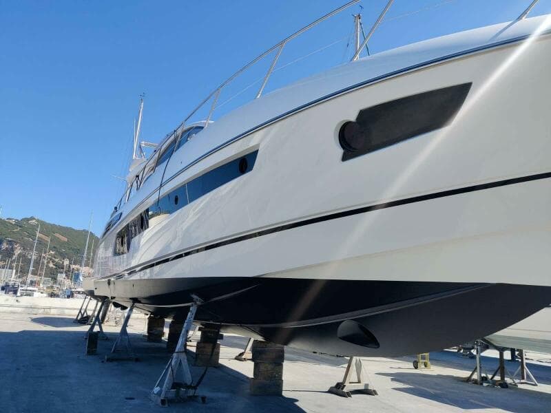 2015 Sunseeker Sport Yacht 68