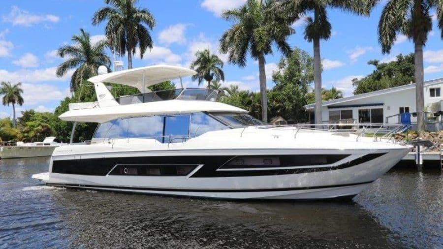 2017 Prestige Motoryacht