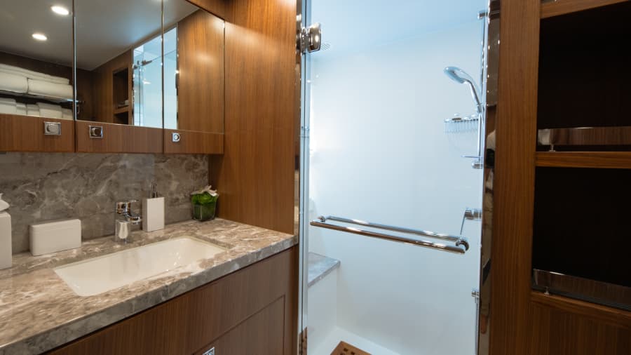 2028 Hargrave Raised Pilothouse