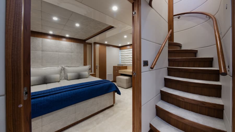2028 Hargrave Raised Pilothouse