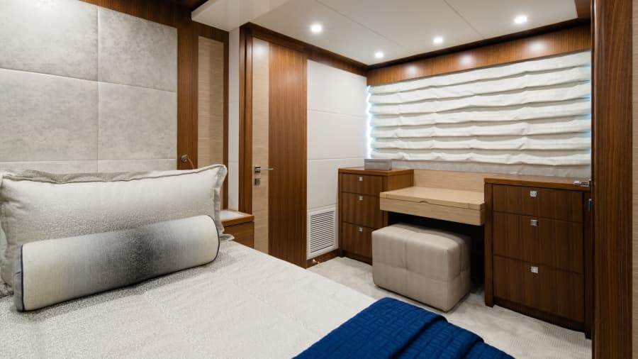 2028 Hargrave Raised Pilothouse