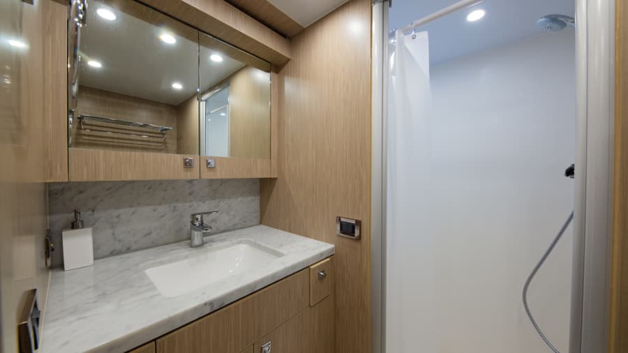 2028 Hargrave Raised Pilothouse