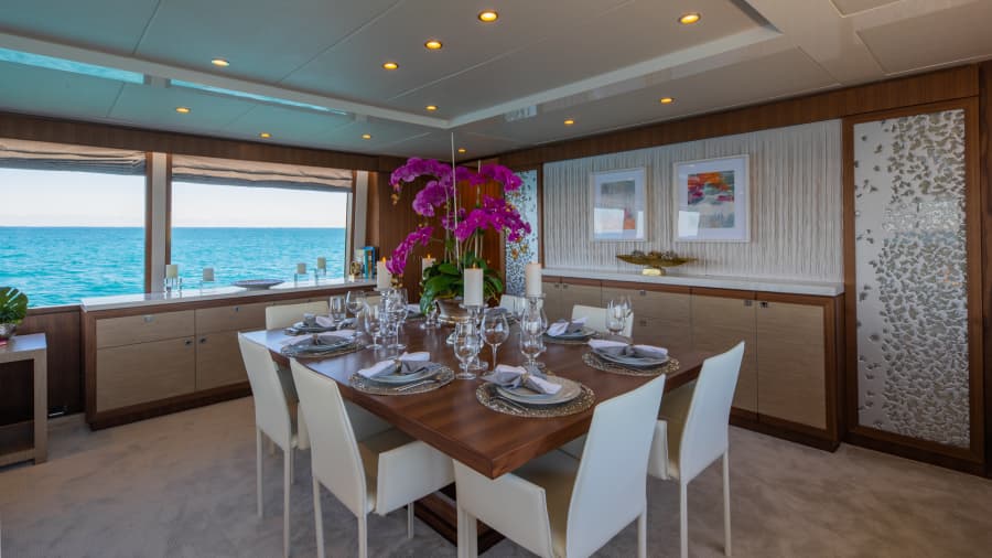 2028 Hargrave Raised Pilothouse