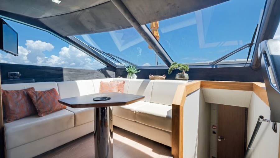 2018 Sunseeker 86 Yacht