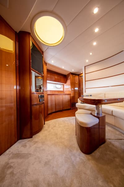 2004 Pershing Express