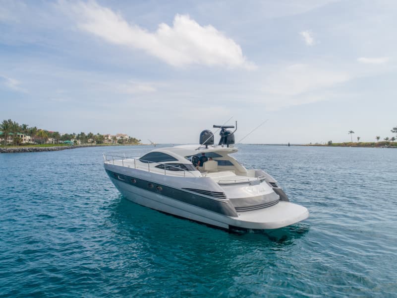 2004 Pershing Express