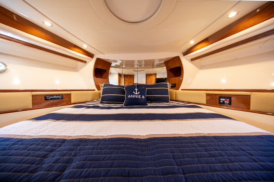 2004 Pershing Express
