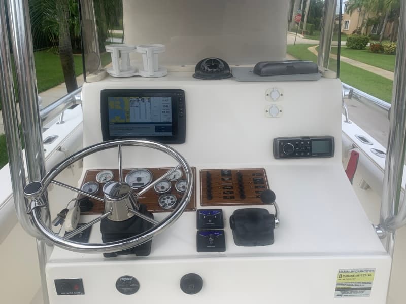2006 Albemarle 242 Center Console