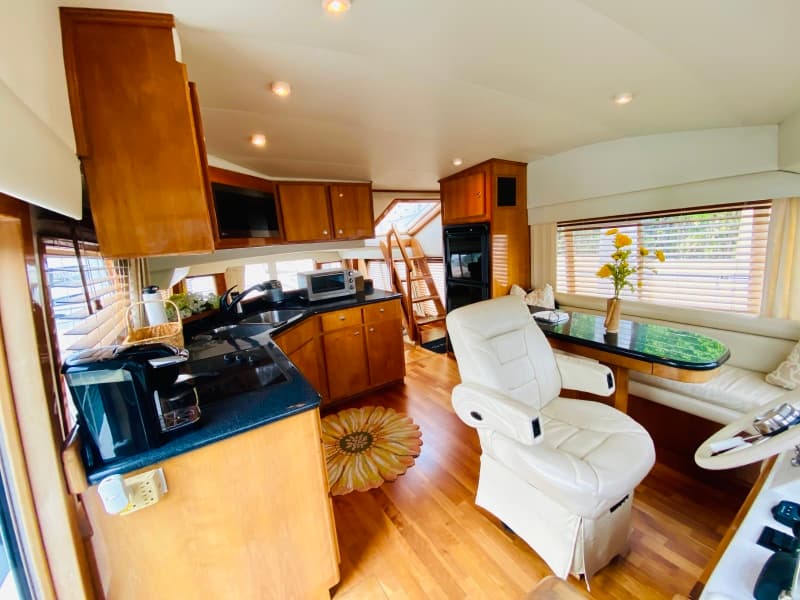2003 Navigator 5700 Rival