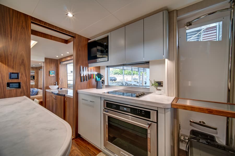 2019 Sunseeker 86 Yacht
