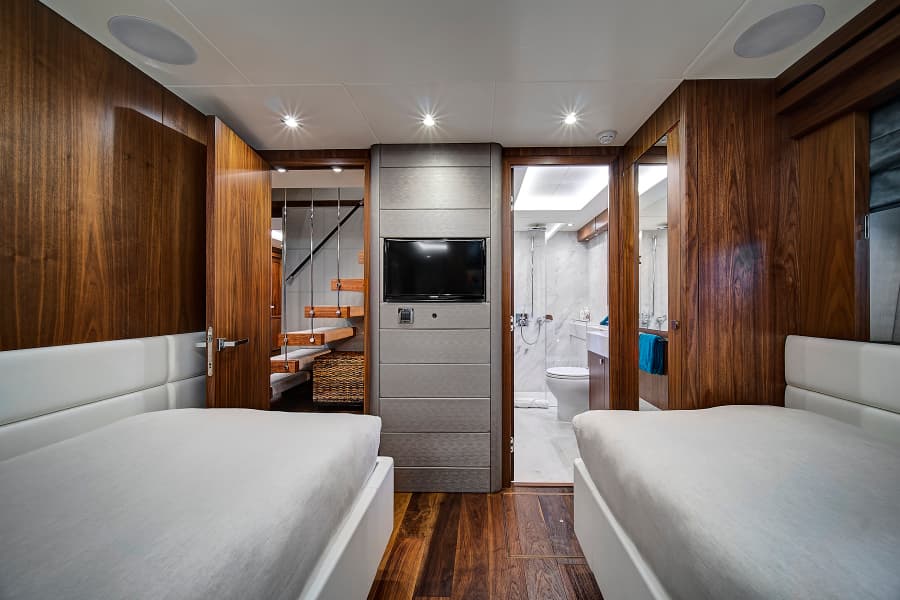 2019 Sunseeker 86 Yacht