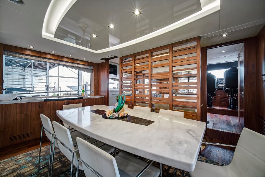 2019 Sunseeker 86 Yacht
