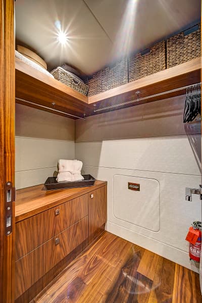2019 Sunseeker 86 Yacht