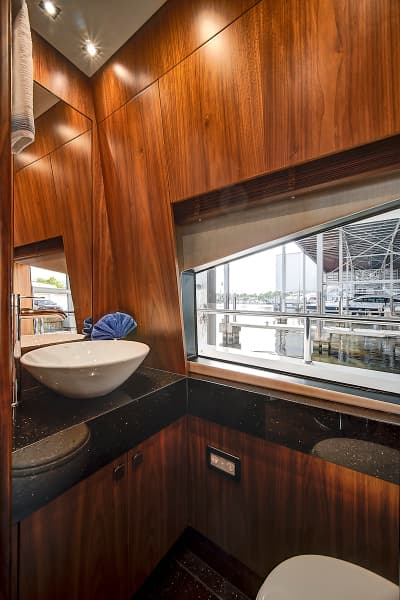 2019 Sunseeker 86 Yacht