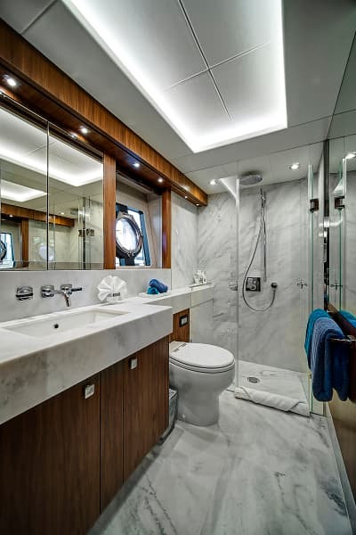 2019 Sunseeker 86 Yacht