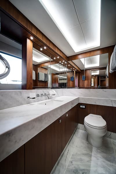 2019 Sunseeker 86 Yacht