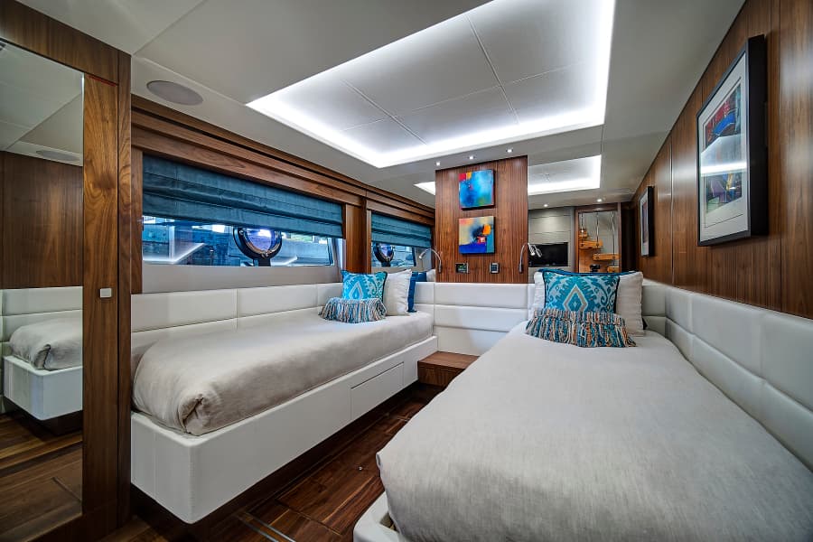 2019 Sunseeker 86 Yacht