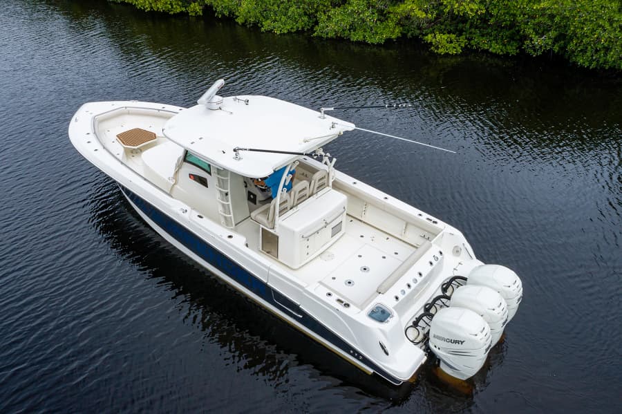 2017 Boston Whaler 370 Outrage