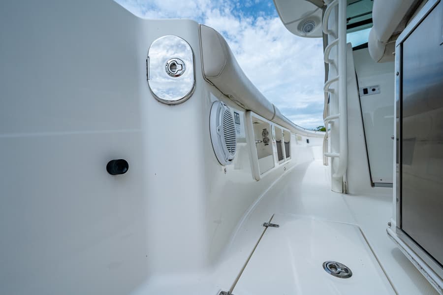 2017 Boston Whaler 370 Outrage