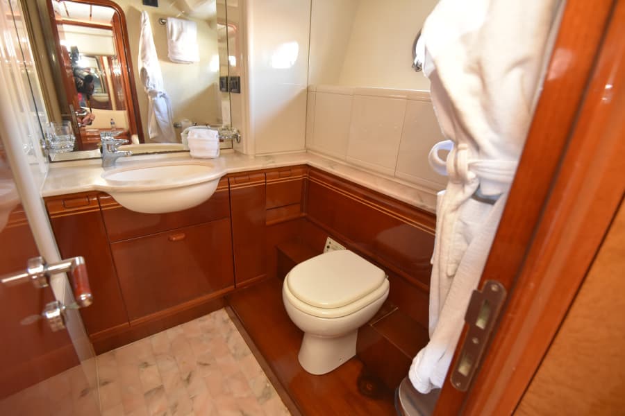 1997 Ferretti Yachts 80