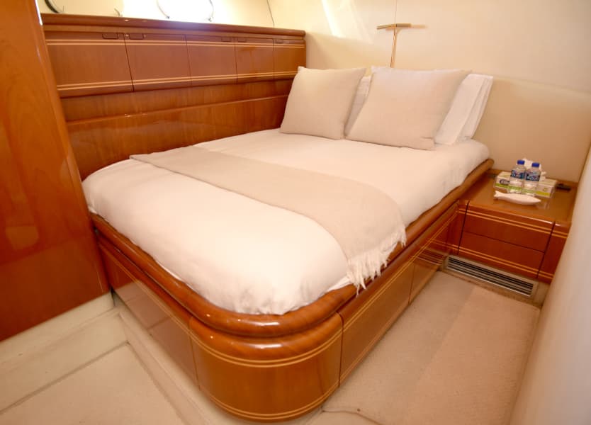 1997 Ferretti Yachts 80