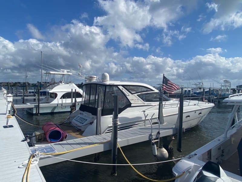 2000 Carver Trojan 440 Express