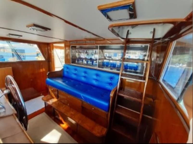 1965 Burger Cockpit Flybridge Motor Yacht