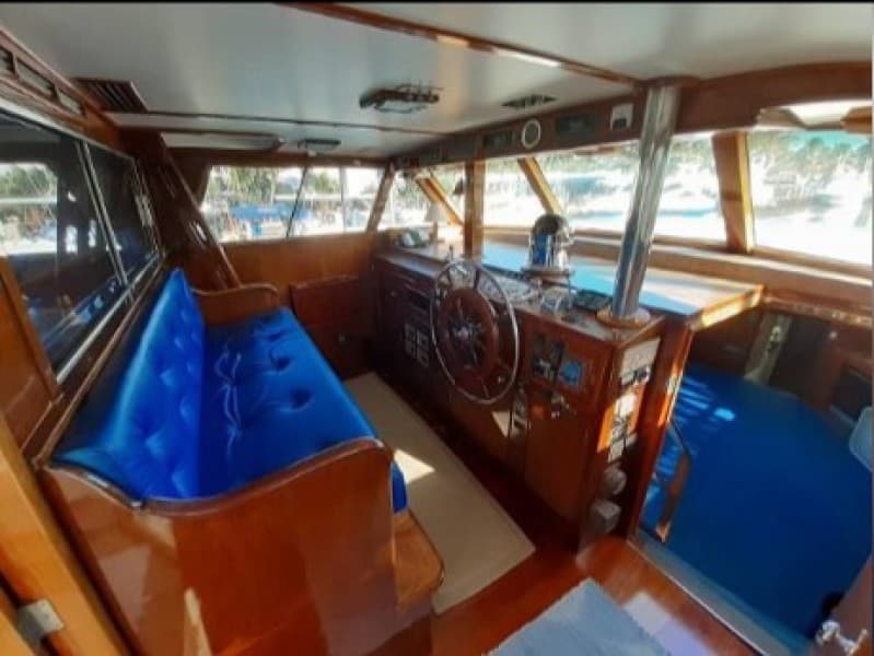 1965 Burger Cockpit Flybridge Motor Yacht