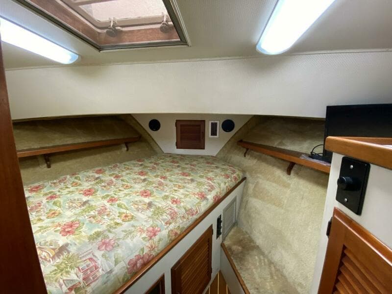 1983 Tollycraft Aft Cabin