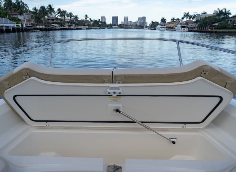 Boston Whaler 21 - Bow