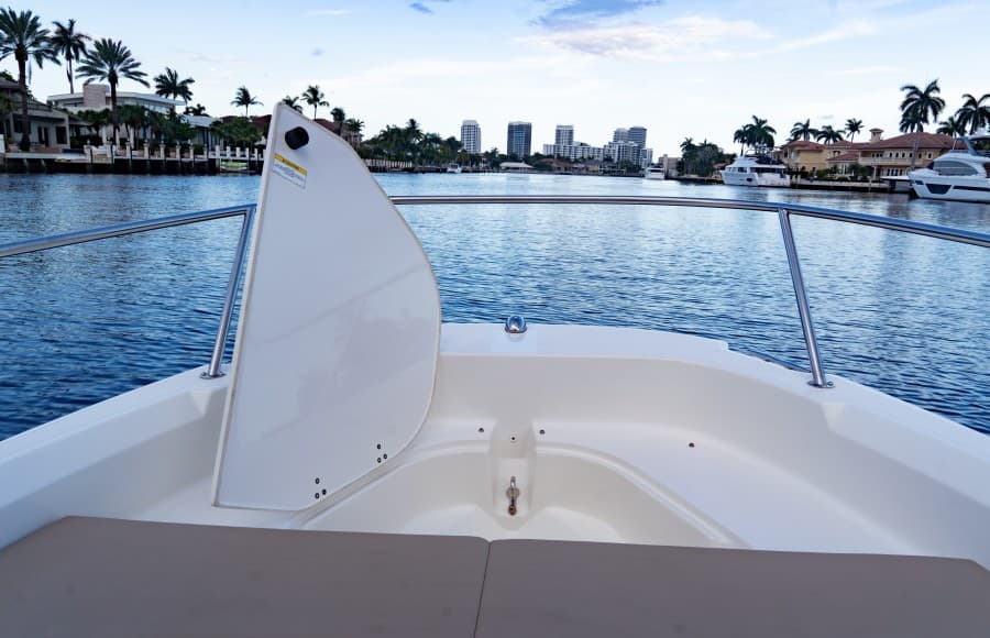 Boston Whaler 21 - Bow