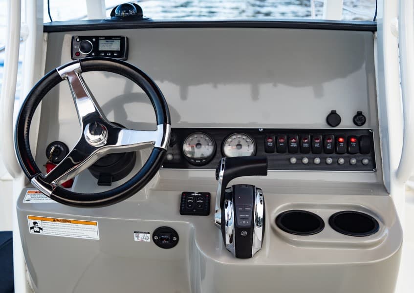 Boston Whaler 21 - Helm