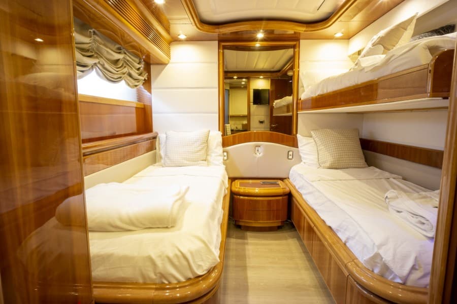 2000 Ferretti Yachts Custom Line 94