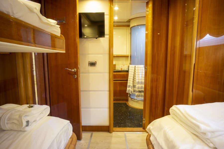 2000 Ferretti Yachts Custom Line 94