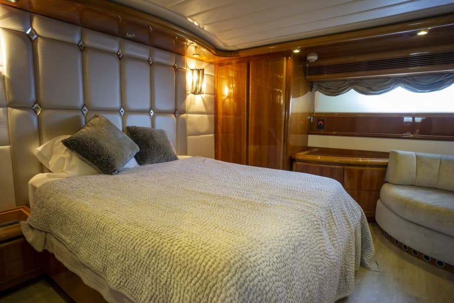 2000 Ferretti Yachts Custom Line 94