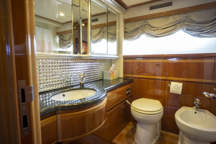 2000 Ferretti Yachts Custom Line 94