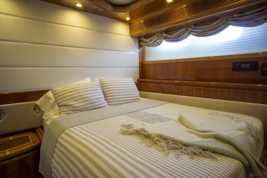 2000 Ferretti Yachts Custom Line 94