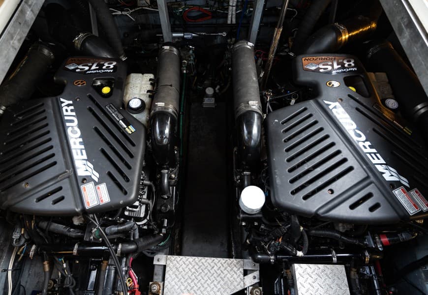 Sea Ray 40 - X Days - Engine Room