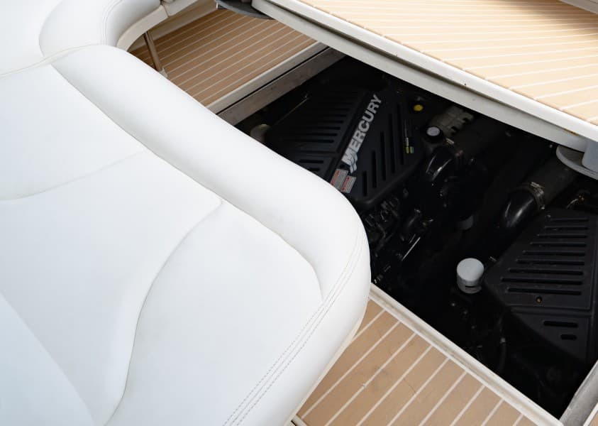 Sea Ray 40 - X Days - Engine Room